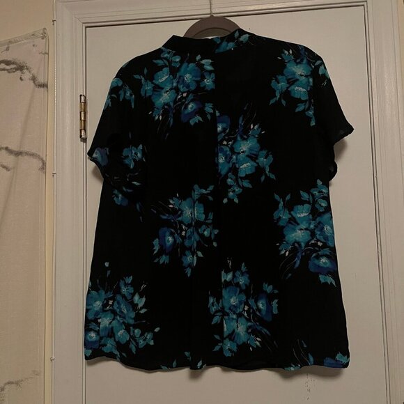 Torrid Size 0 Floral Tie Neck Blouse - Picture 4 of 7